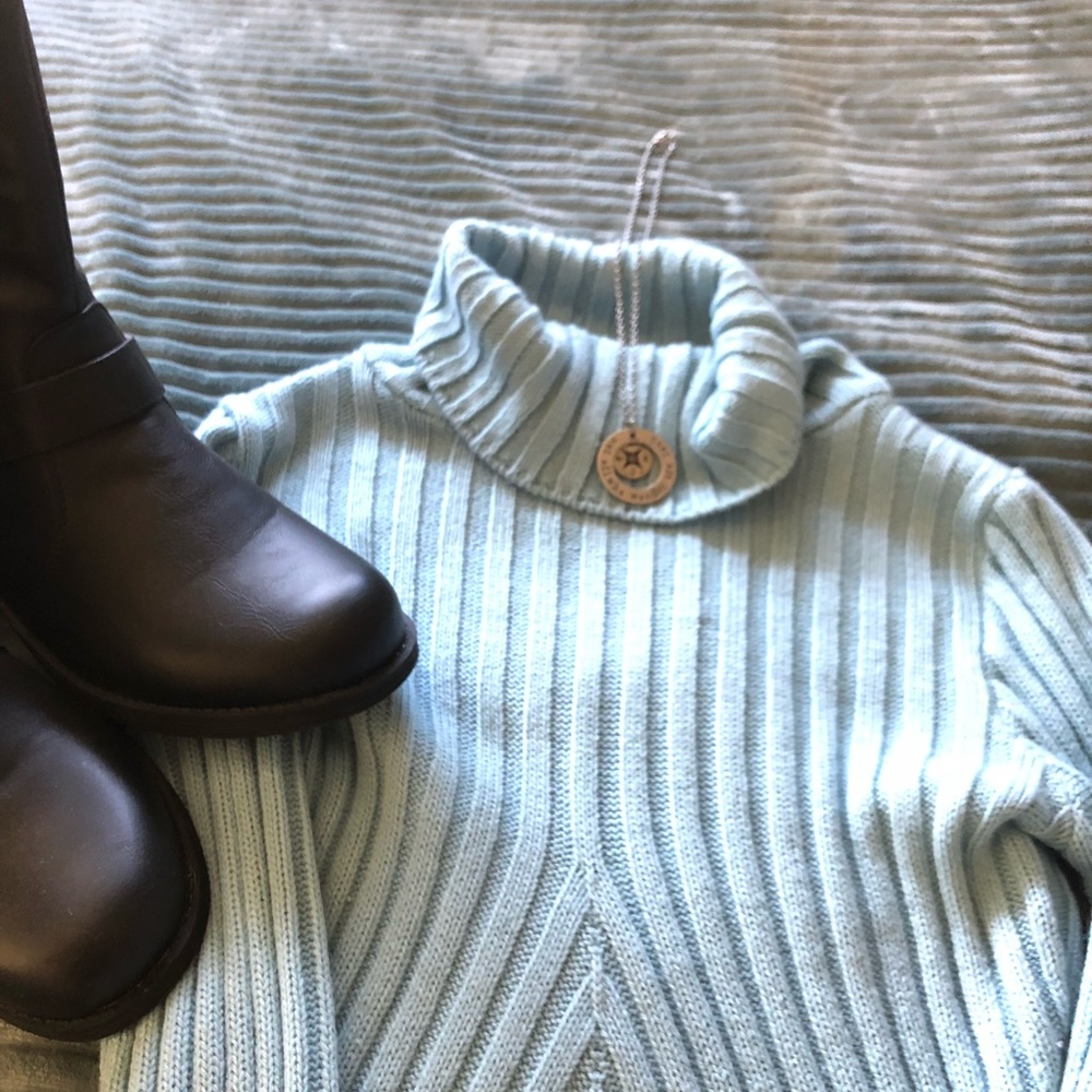 Sweater - Picture 4 of 4